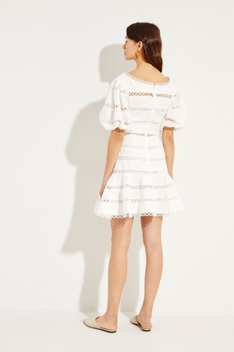 Mini-Kleid mit Volantsaum Crèmeweiß