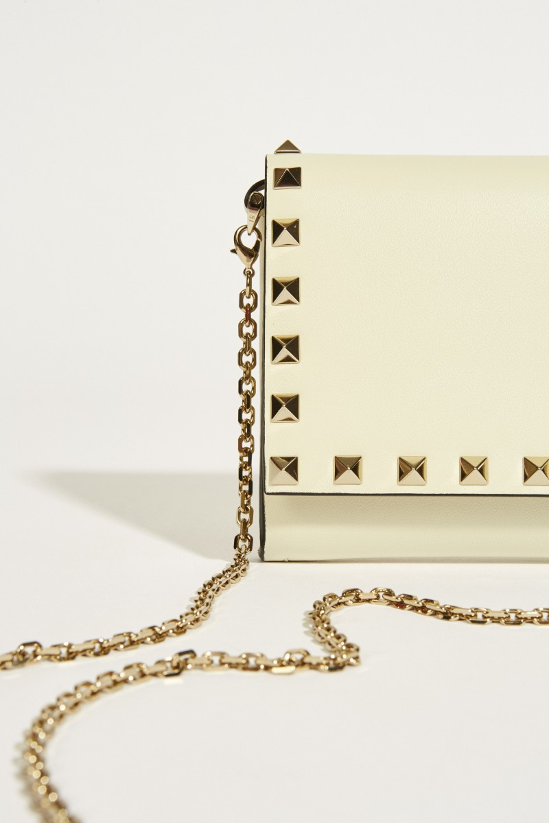 Schultertasche 'Rockstud Wallet' Crèmeweiß
