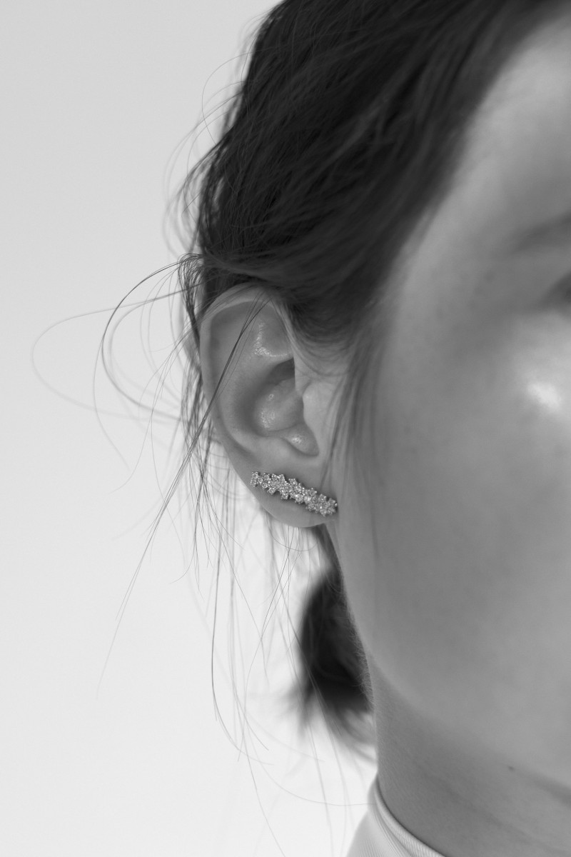 Ana Khouri Ohrring 'Mirian' mit Diamanten Gold
