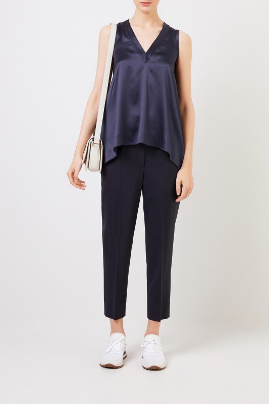 Brunello Cucinelli Seiden-Top mit V-Neck Marineblau