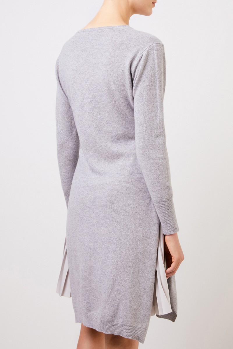 Zweiteiliges Woll-Kleid mit Plissee Detail Grau