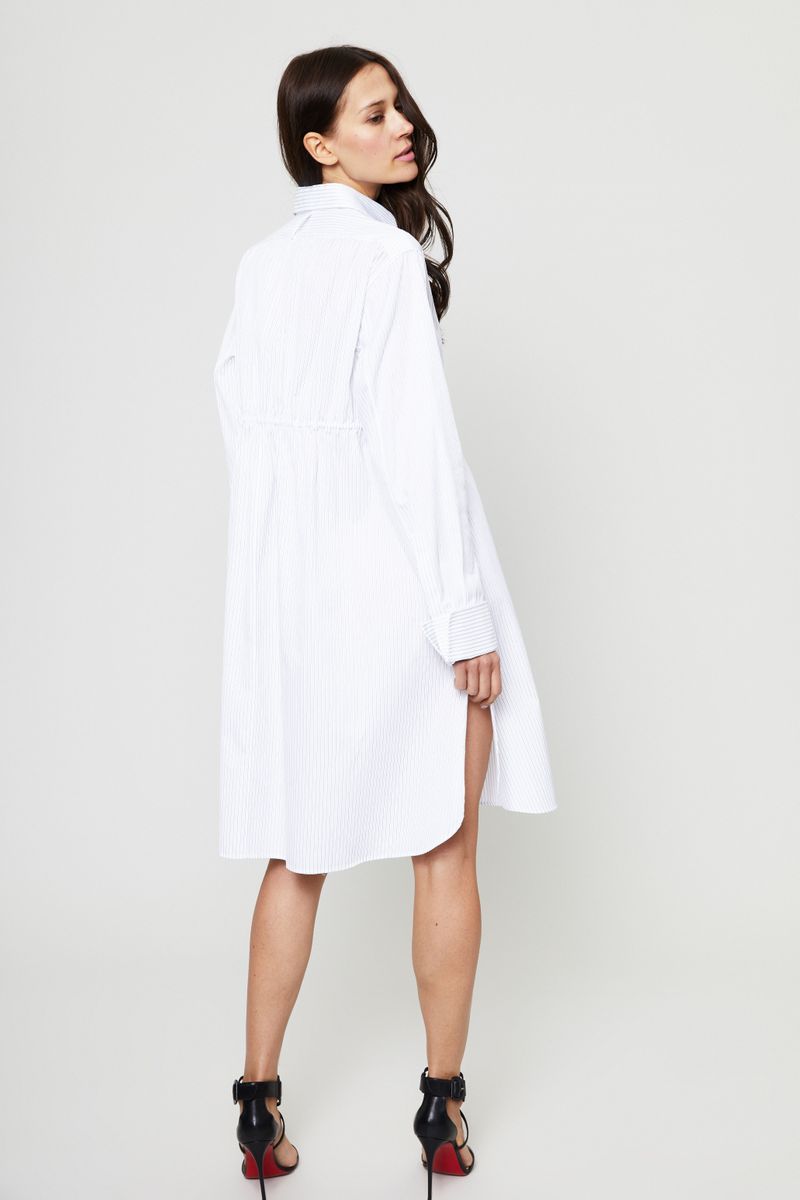 Gestreiftes Hemdblusenkleid mit Bindeelement Weiß