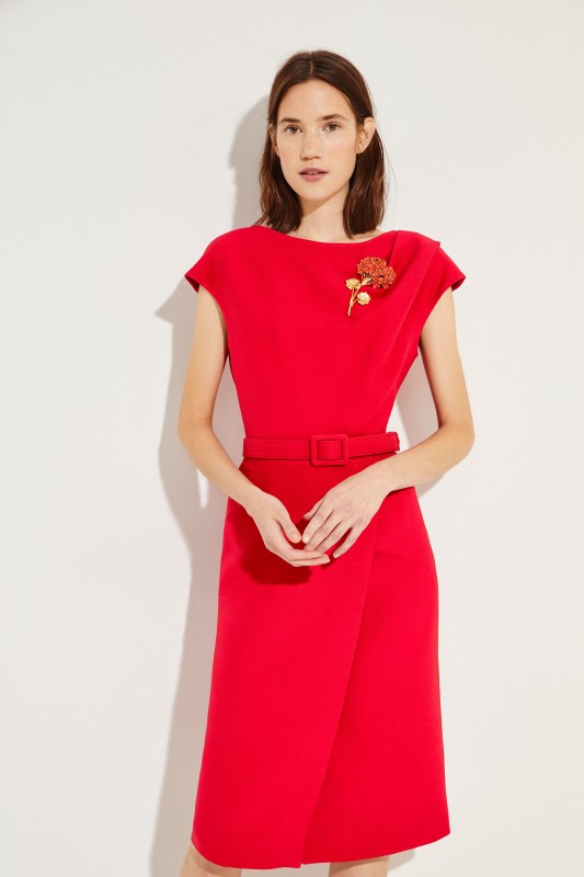 Seidenwollkreppkleid mit Brosche Rot