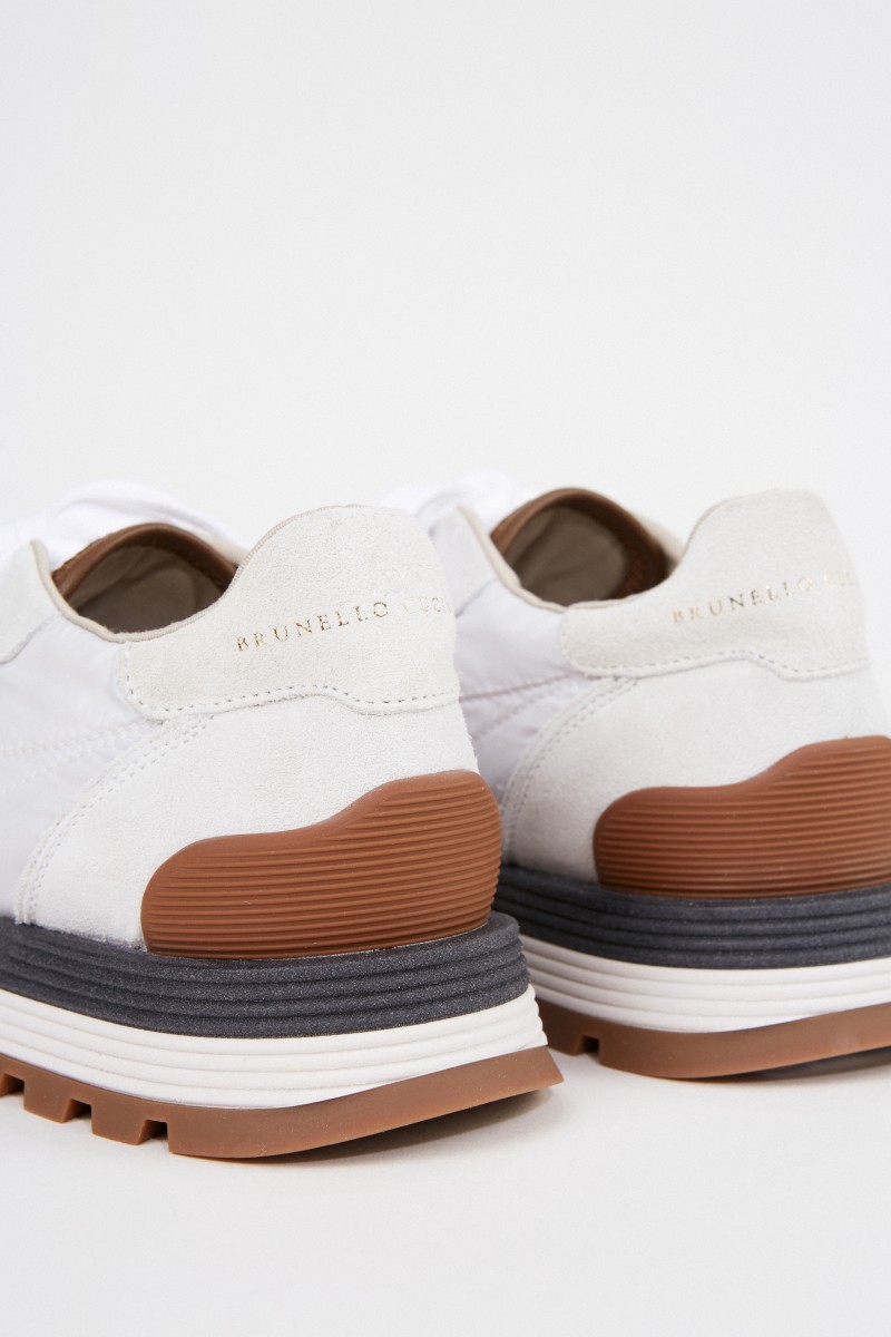 Brunello Cucinelli Veloursleder-Sneaker mir Perlenverzierung Hellgrau