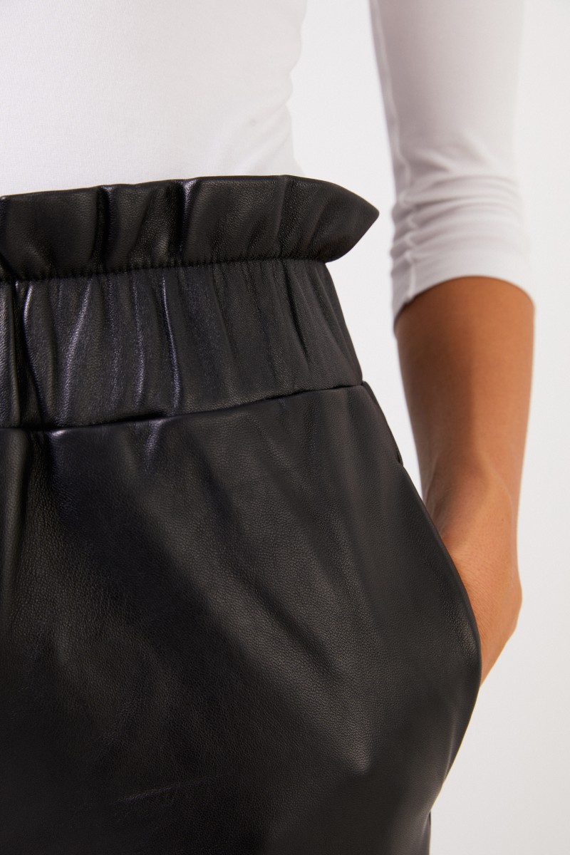 Ganni Lederhose mit elastischem Bund Schwarz