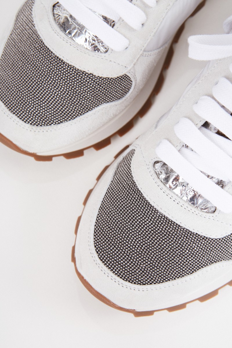Brunello Cucinelli Veloursleder-Sneaker mir Perlenverzierung Hellgrau