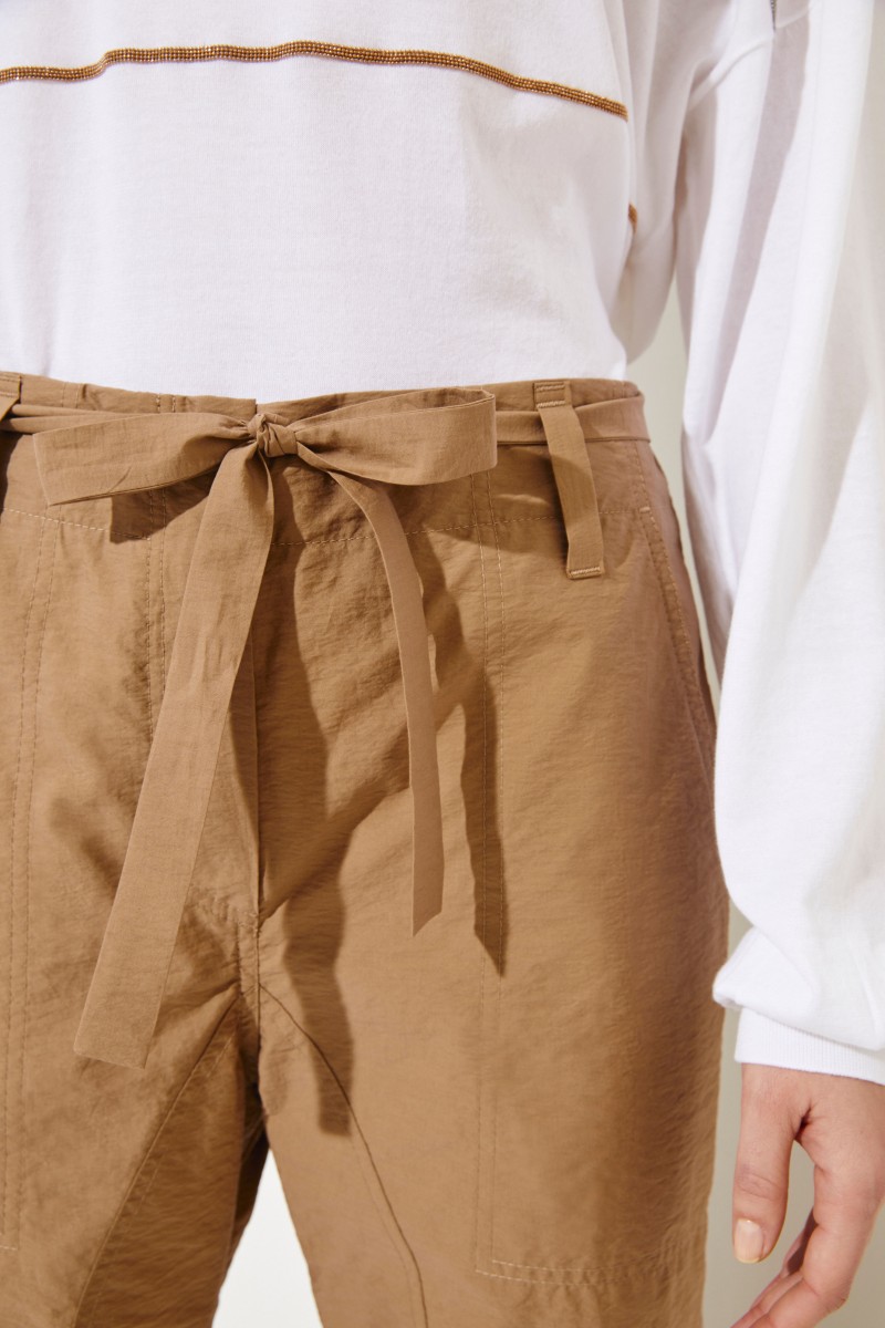 Baumwoll-Hose mit Gürtel Beige