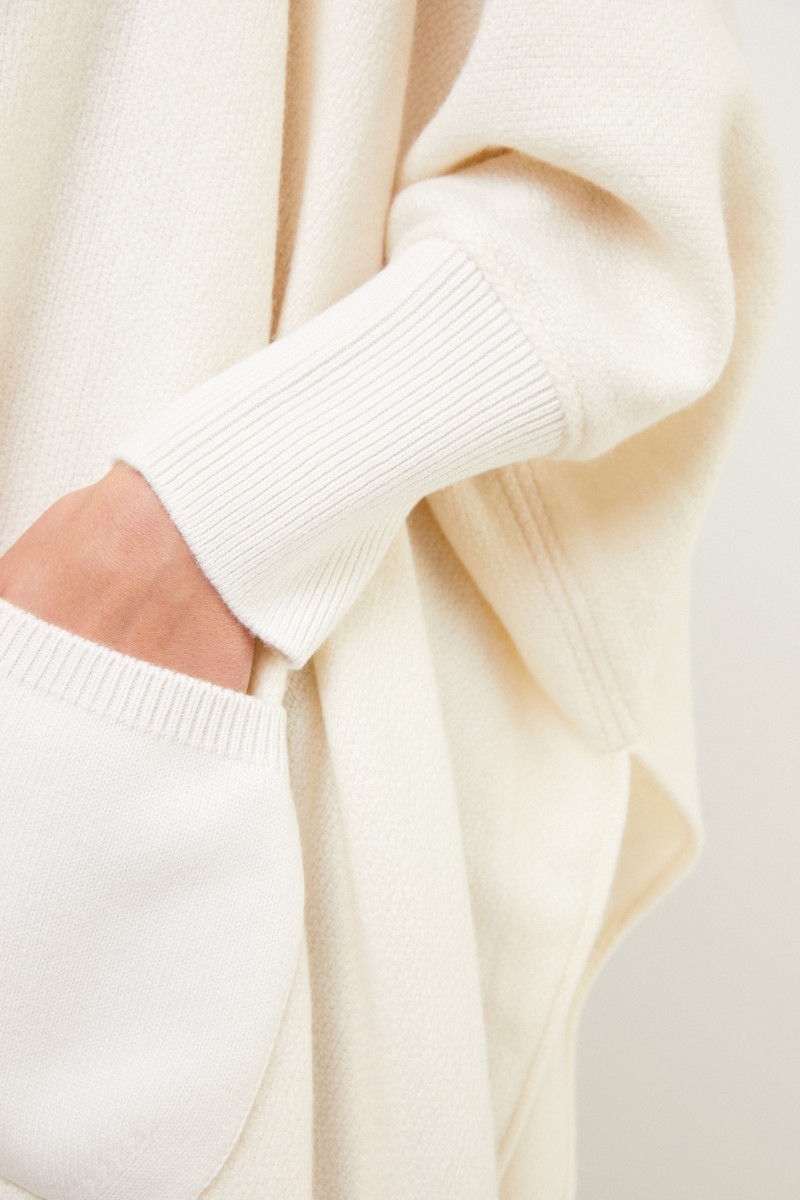 Cashmere-Poncho mit Fransen Crème