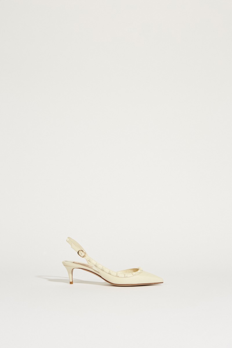 Slingback-Pump mit Nietendetails Weiß