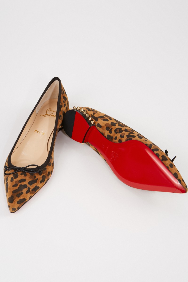 Christian Louboutin Spitzer Veloursleder-Flat 'Hall' mit Leoprint Multi