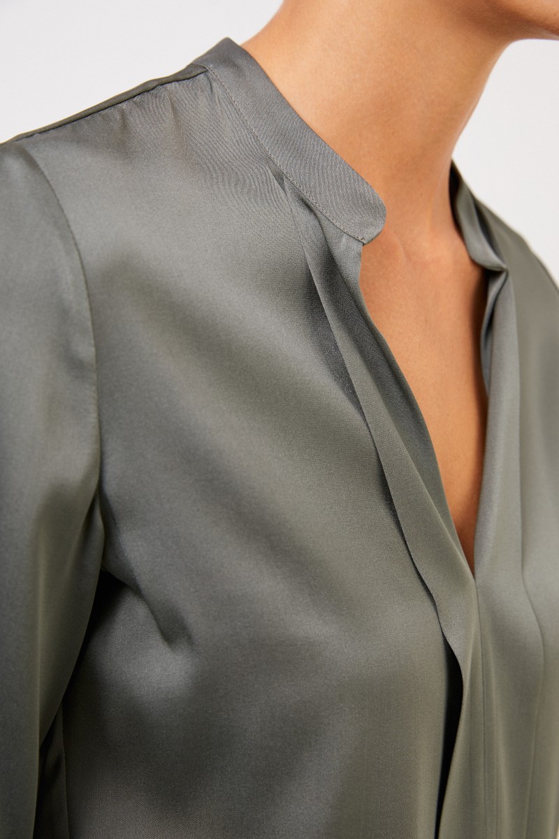 Artigiano Seidenbluse 'Ebba' mit V-Neck Grün