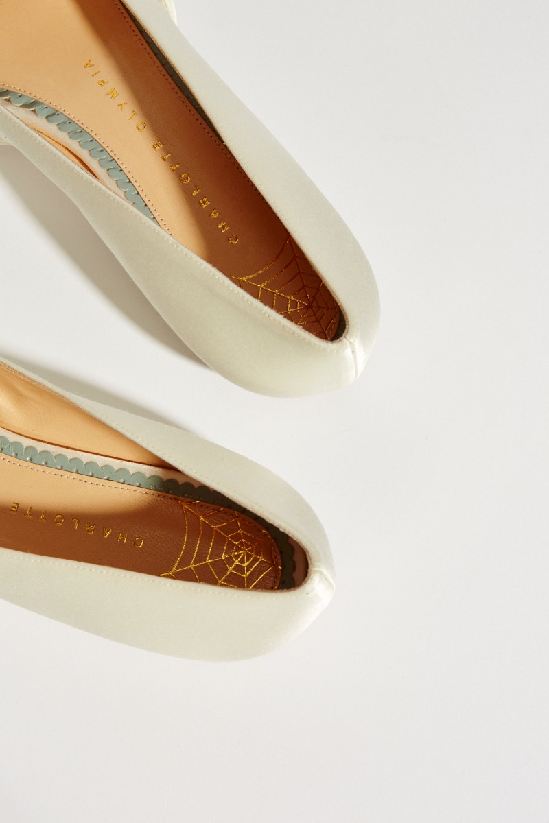 Satin-Brautflat mit Schleifendetail Weiß
