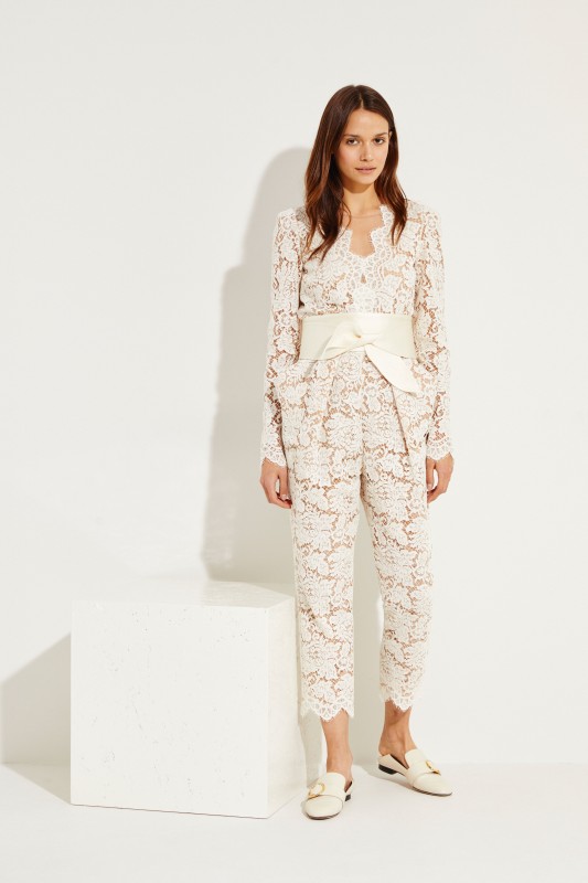 Spitzen-Jumpsuit mit Gürtel Créme