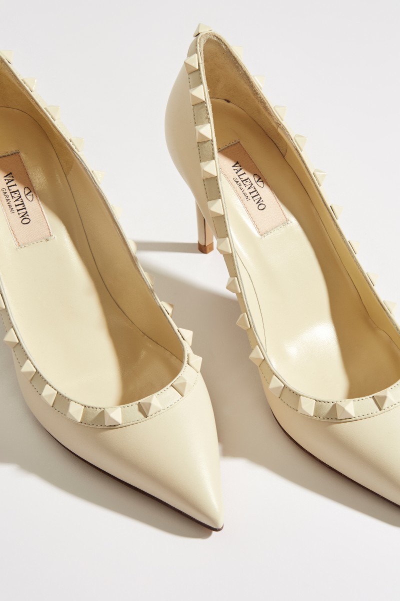 Nietenbesetzte Pumps 'Rockstud' Crème