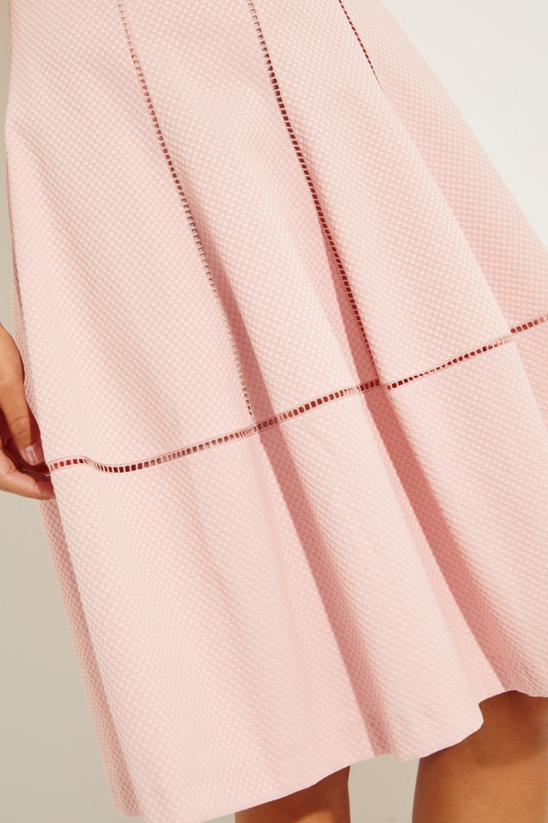 Kurzes Kleid mit Struktur Rosé