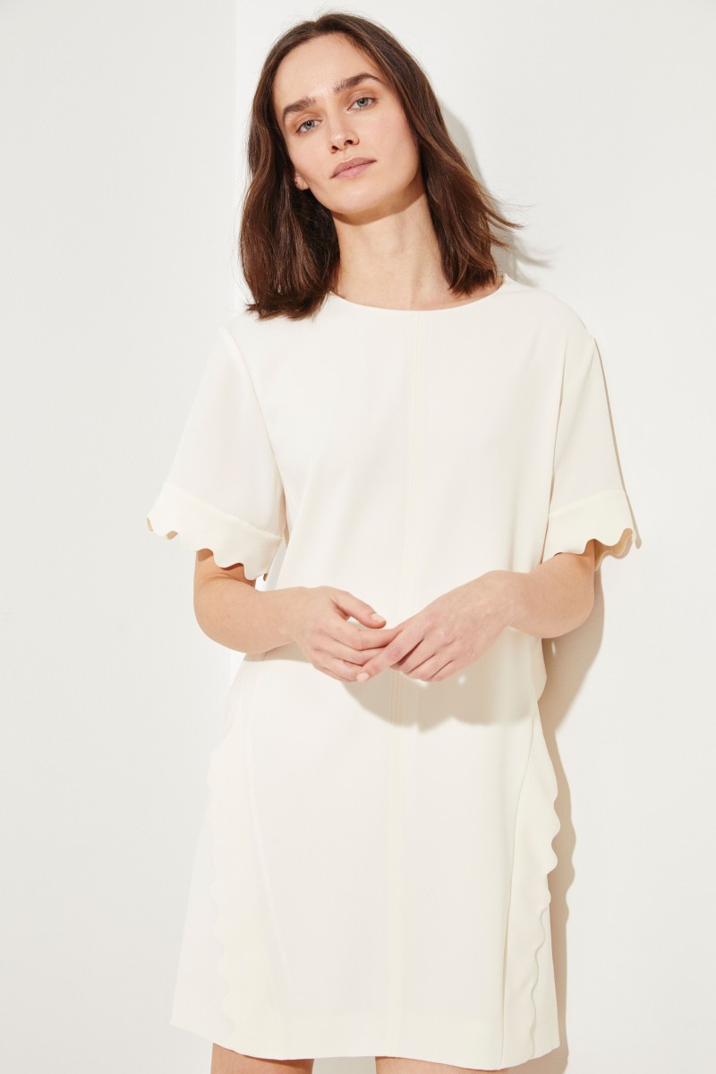 Kurzes Kleid mit Muschelsaumkanten Buttercream