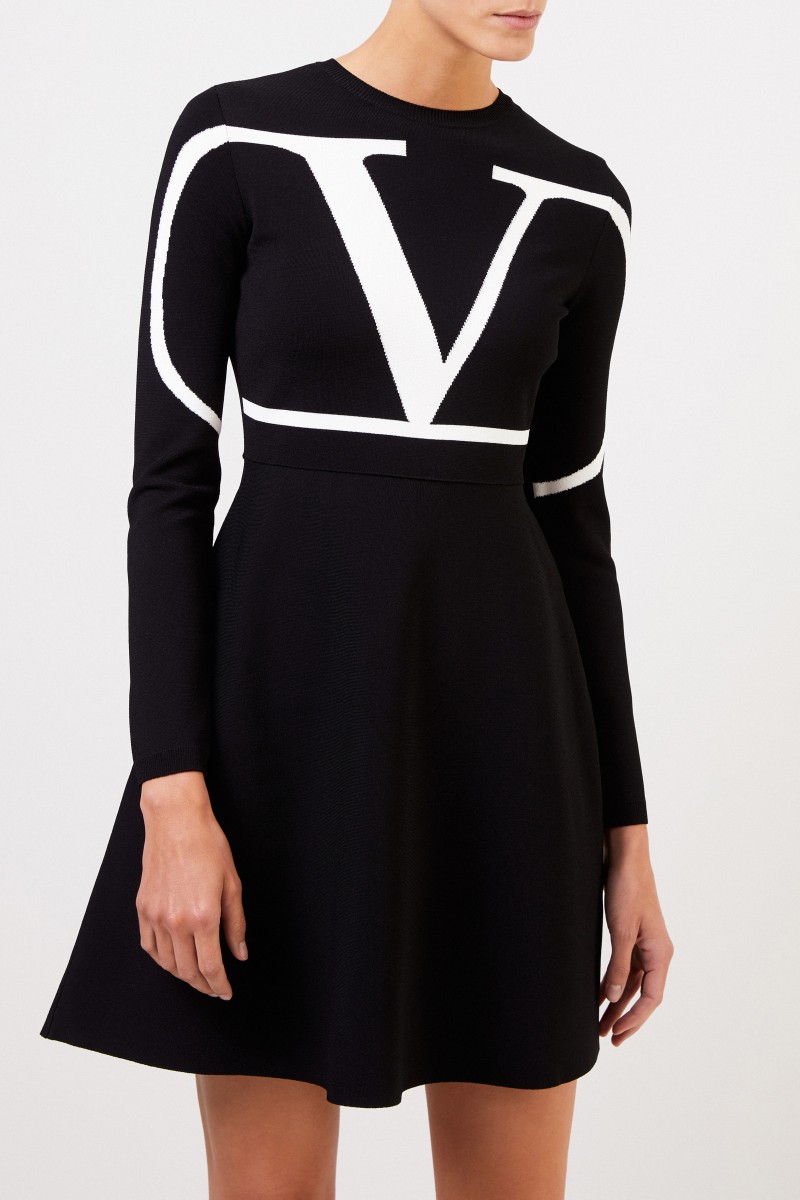 Strickkleid mit 'V' Schwarz/Weiß