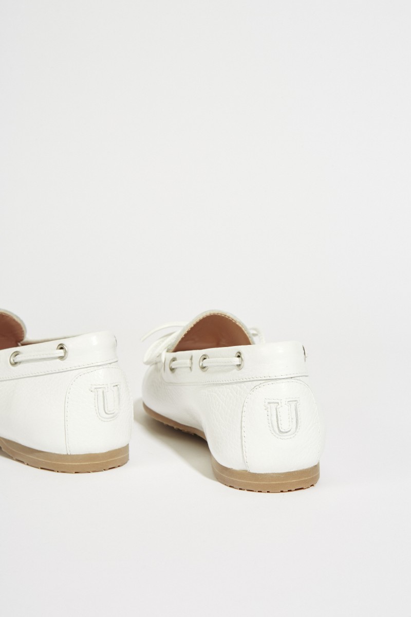 Leder-Schuh mit Schleife Weiß