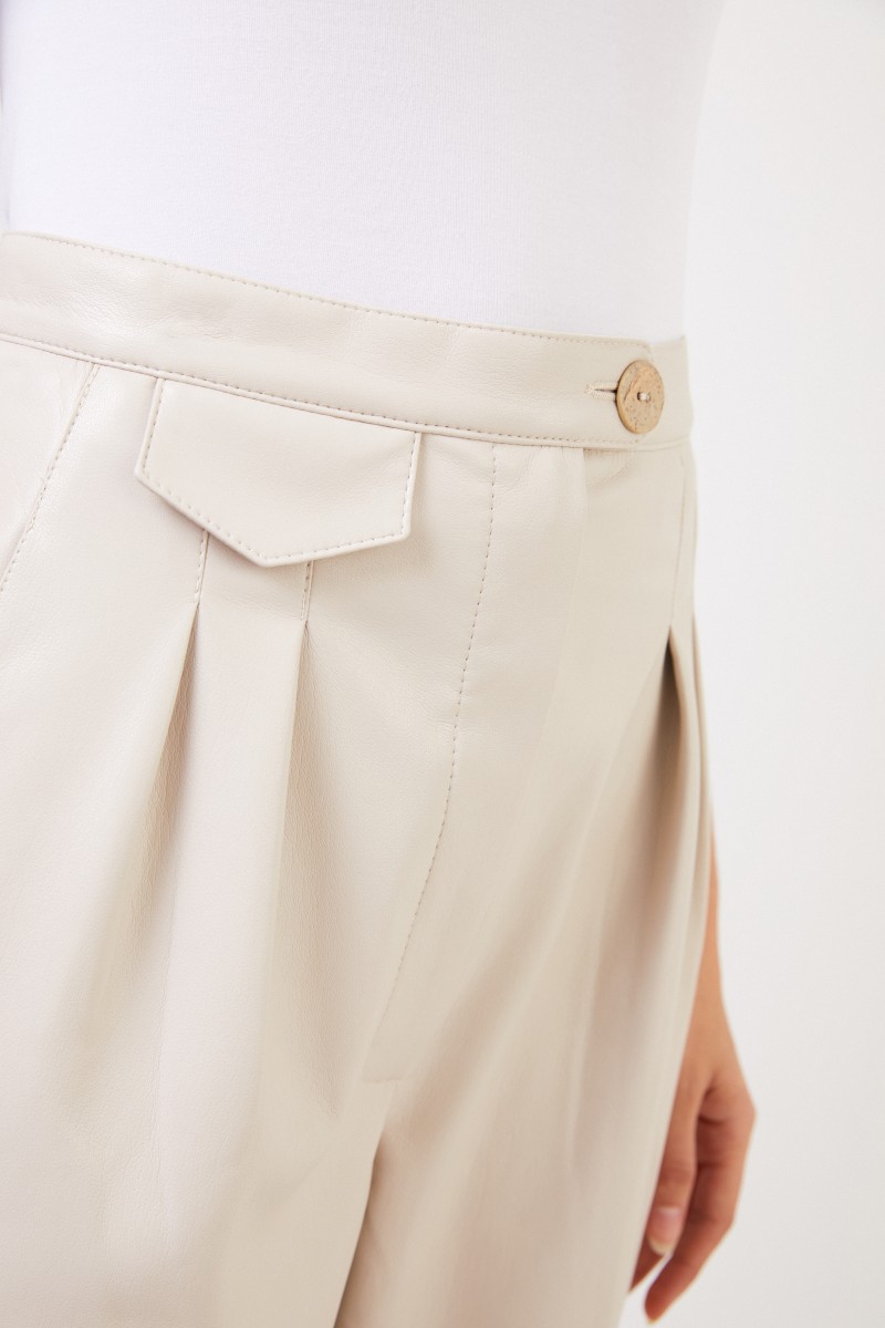 Nanushka Kunstelder-Hose 'Mitsu' Beige