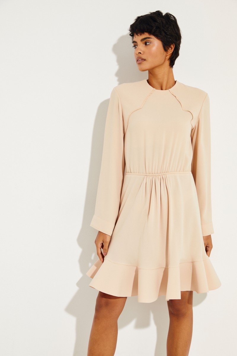 Kleid mit ausgestelltem Saum Beige
