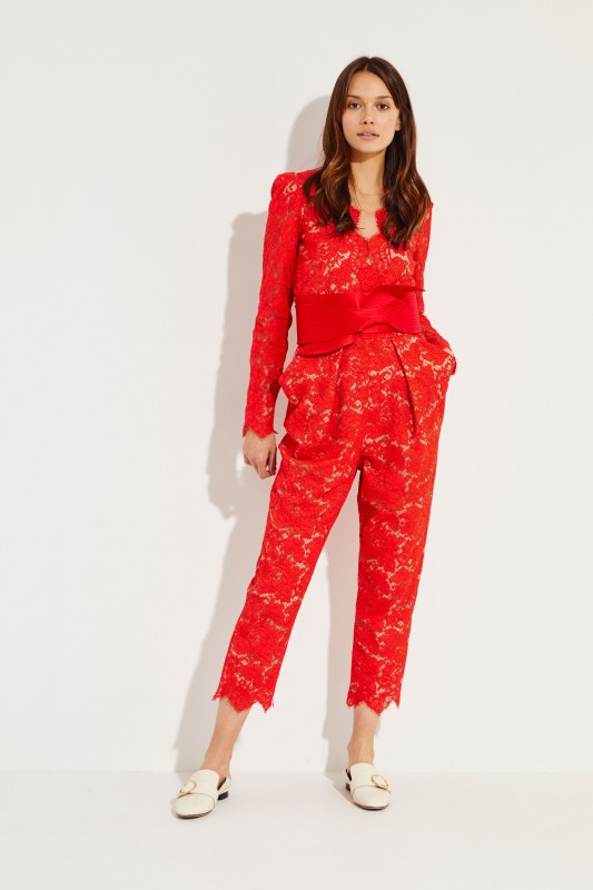 Spitzen-Jumpsuit mit Gürtel Rot