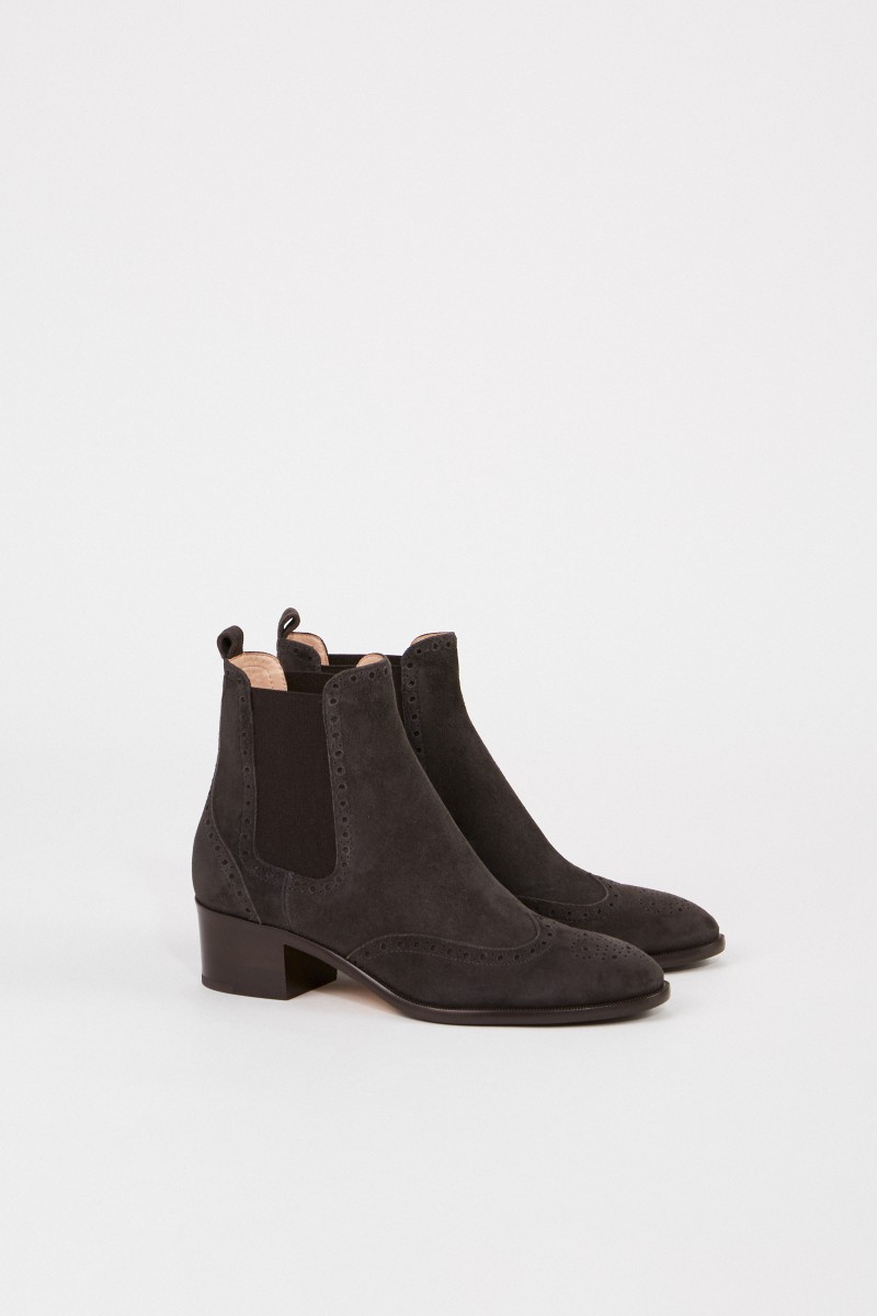 Unützer Veloursleder-Chelsea-Boot mit Budapestermuster Schlamm
