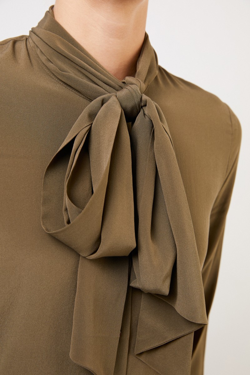 Steffen Schraut Seidenbluse mit abnehmbarem Bindedetail Khaki