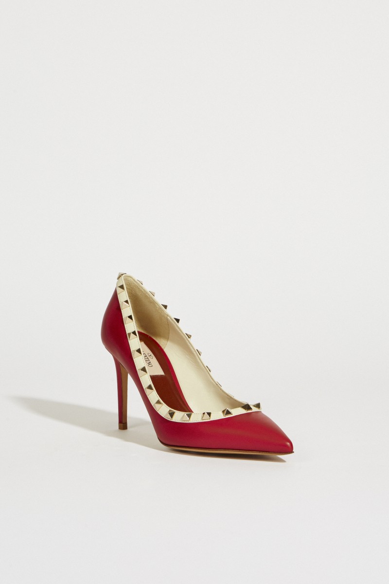 Leder-Pump mit Nietendetails Rot