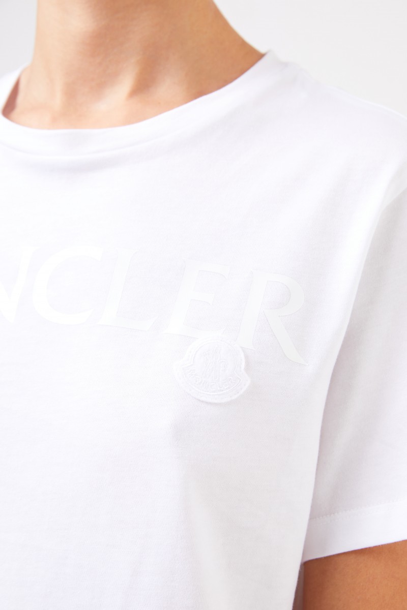 Moncler T-Shirt mit frontalem Logo-Detail Weiß