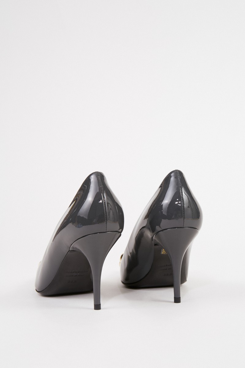 Balenciaga Spitzer Lackleder-Pump mit Logo Grau
