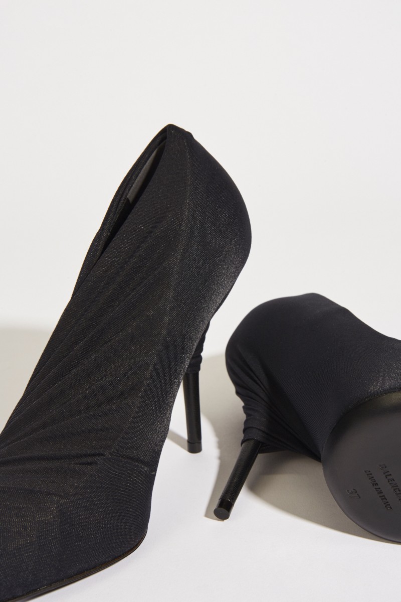 Spitzer Pump mit Netzdetails Schwarz