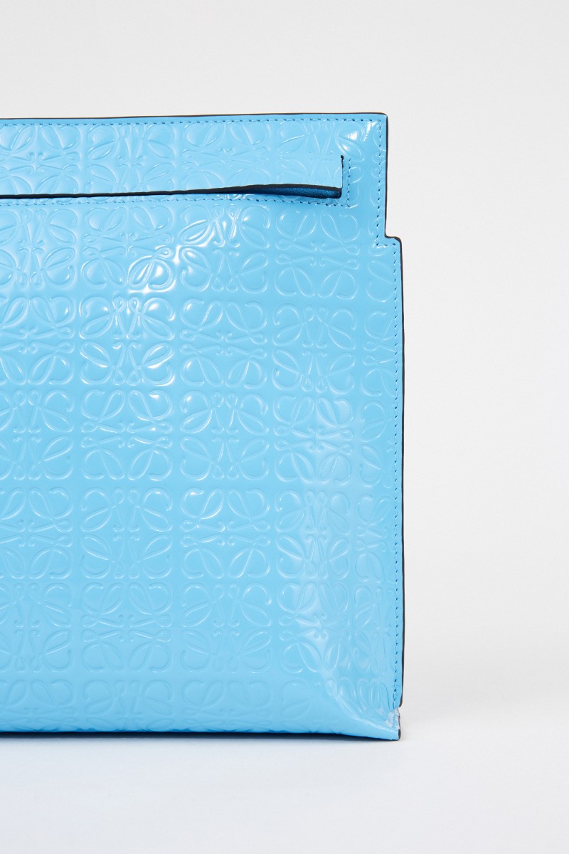 Loewe Clutch 'Pouch Repeat'' mit Logo Hellblau