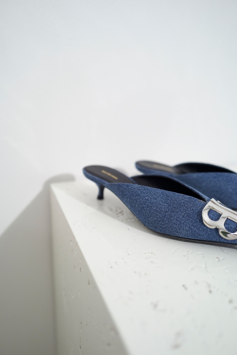 Pantolette mit Kitten-Absatz Blau