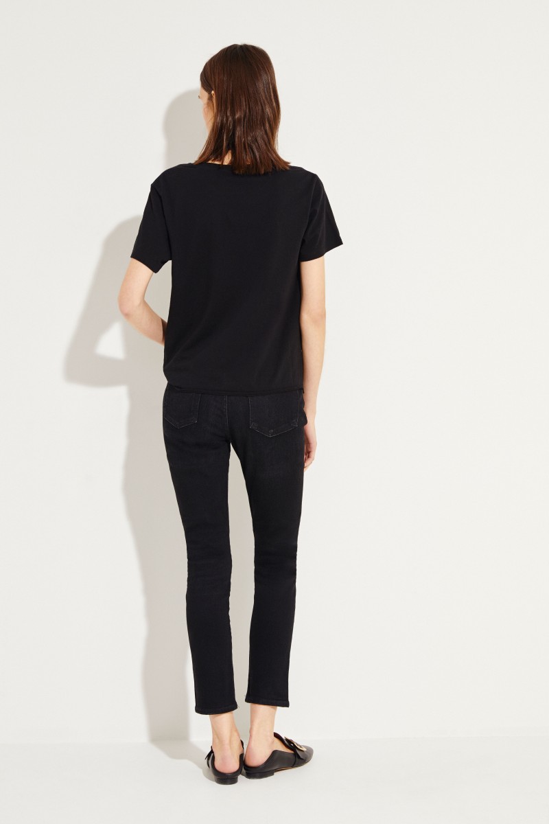 T-Shirt mit einem Logo-Detail Schwarz