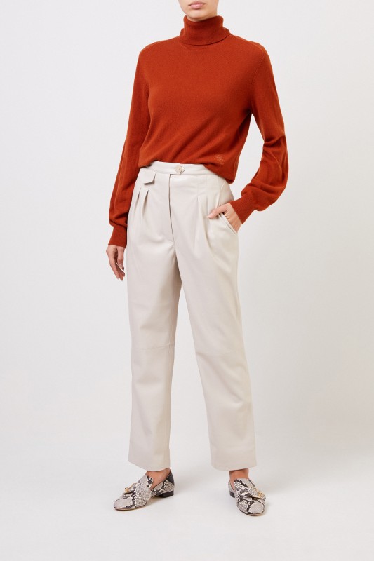 Nanushka Kunstelder-Hose 'Mitsu' Beige