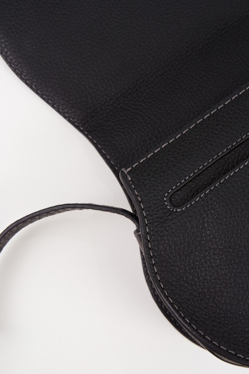 Umhängetasche 'Marcie Saddle Small' Schwarz