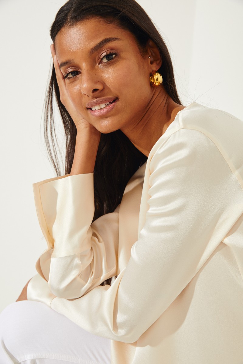 Seiden-Bluse mit breiten Manschetten Crème