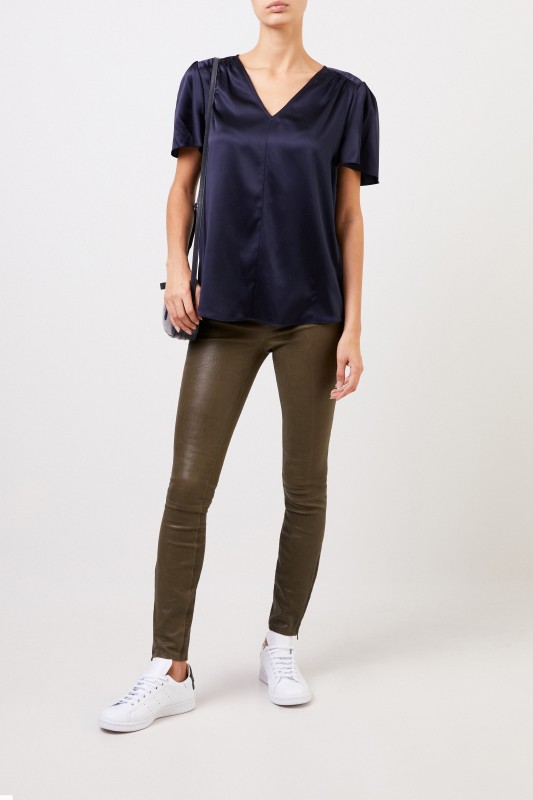 Seidentop mit V-Neck Marineblau