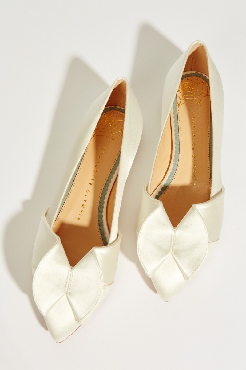 Satin-Brautflat mit Schleifendetail Weiß