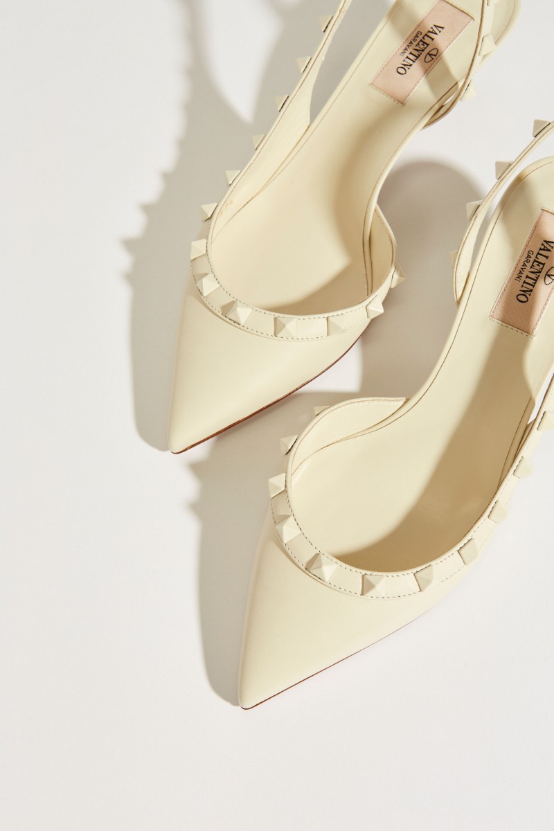 Slingback-Pump mit Nietendetails Weiß