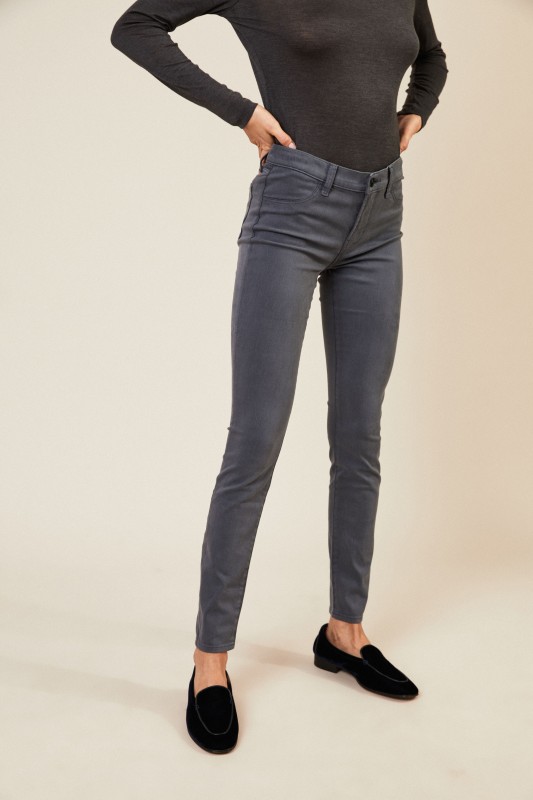 Mid-Rise Super Skinny Ash Grey