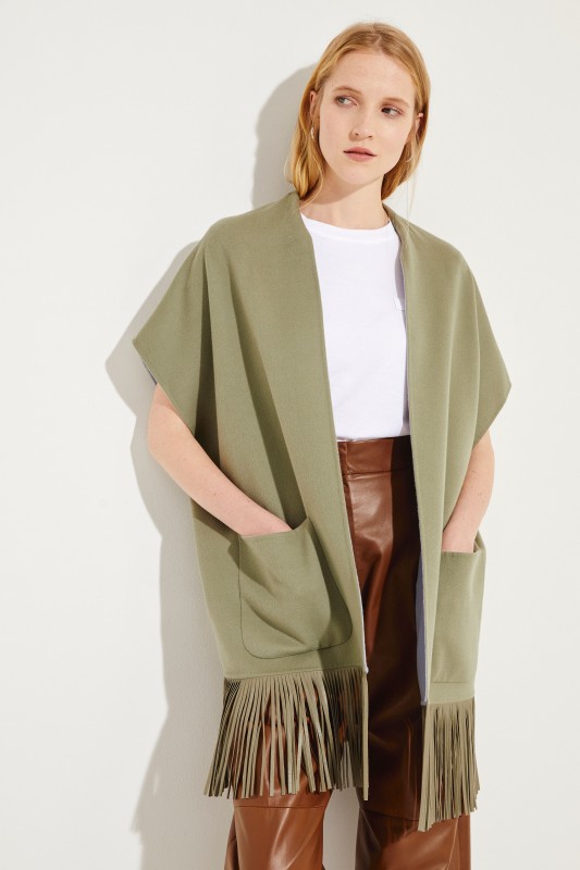 Cape mit Lederfransen-Details Oliv