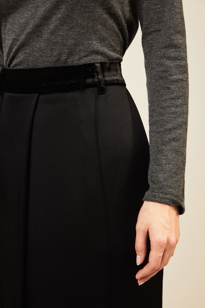 Langer Rock mit Samt-Detail Schwarz