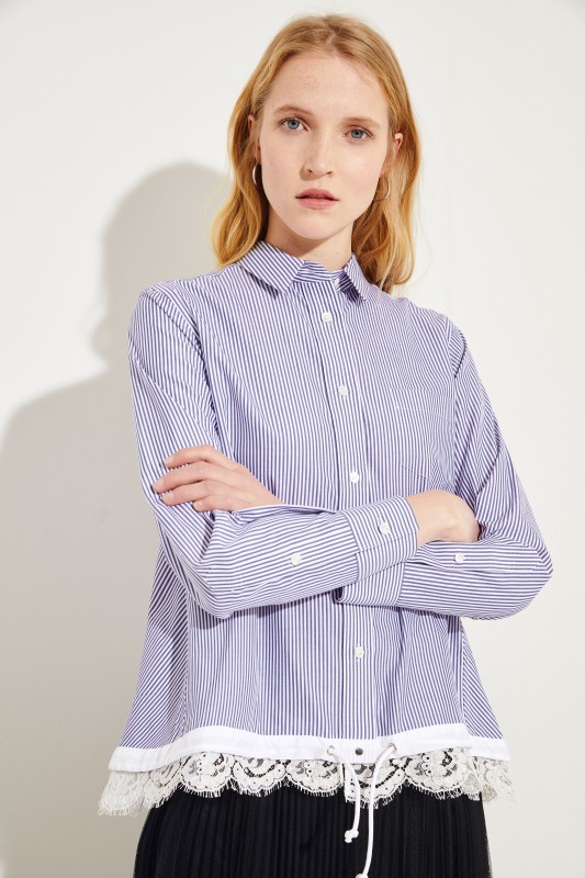 Gestreifte Bluse mit Spitzendetails Blau/Weiß