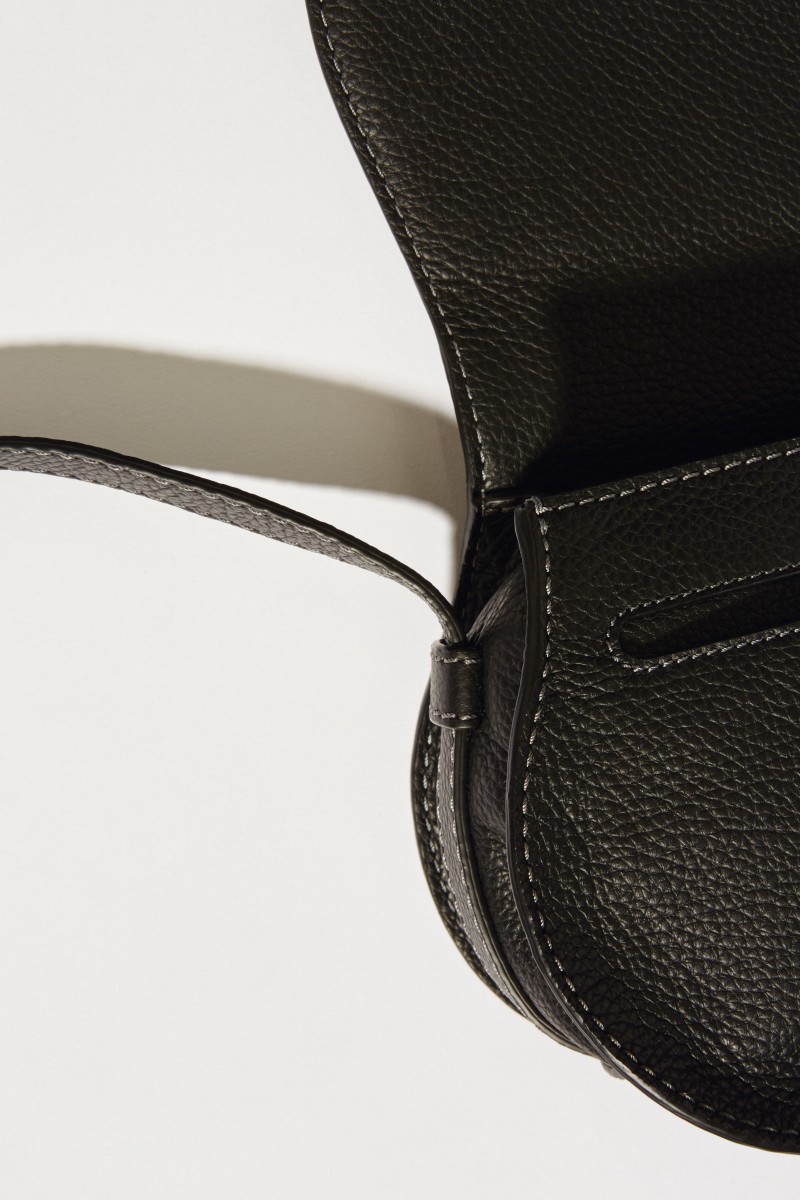 Umhängetasche 'Marcie Saddle Small' Schwarz