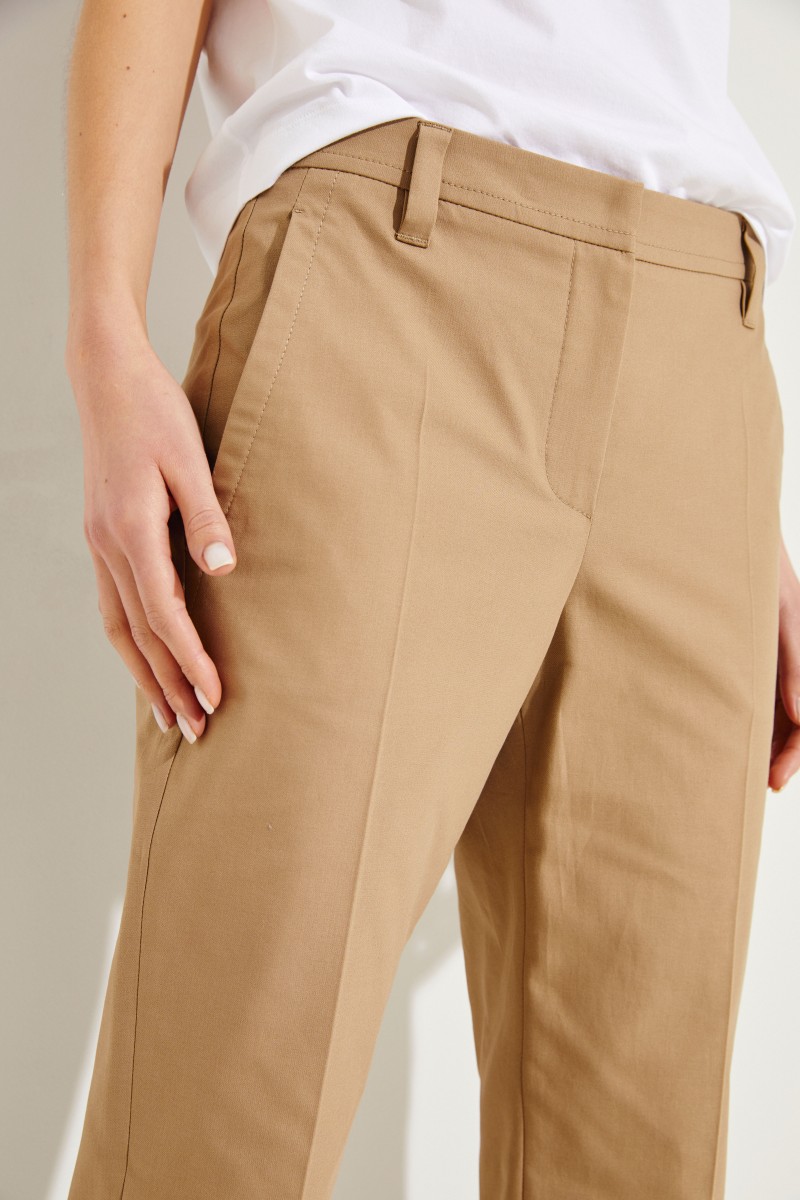 Baumwoll-Hose mit geschlitzten Saumkanten Beige