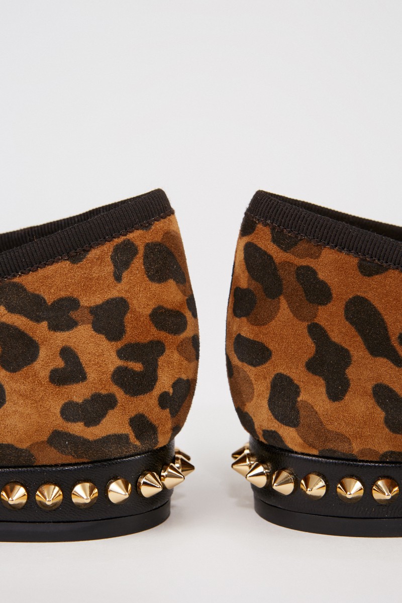 Christian Louboutin Spitzer Veloursleder-Flat 'Hall' mit Leoprint Multi