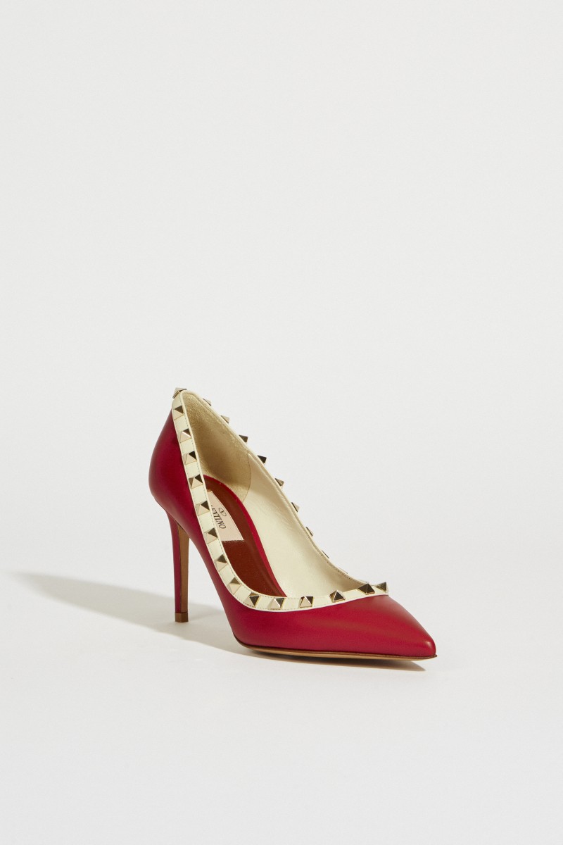Leder-Pump mit Nietendetails Rot