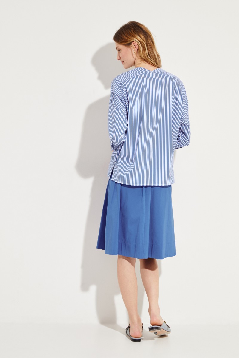 Bluse mit diagonaler Knopfleiste Blau/Weiß
