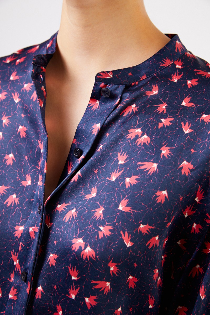 Chloé Seidenbluse mit Print Blau/Pink